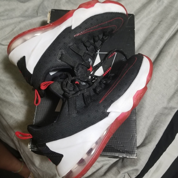 Lebron James - Picture 4 of 7